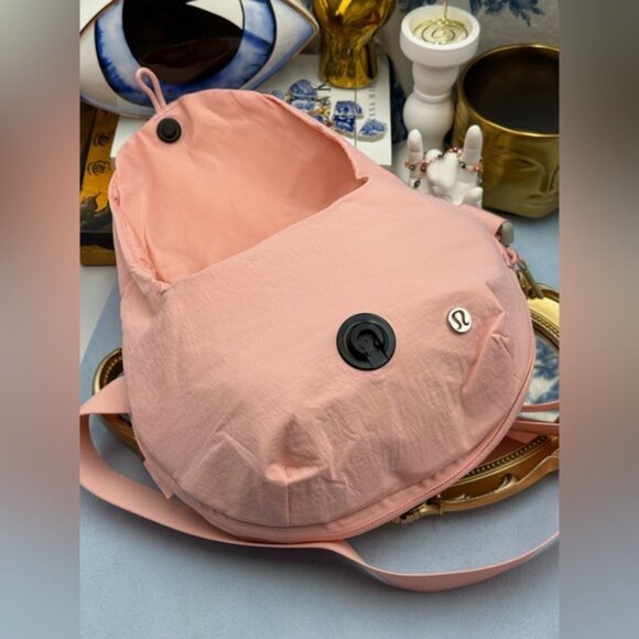 🆕 lululemon athletica 🧿 NWT Curved Crossbody Bag 3L, Light Pink - Picture 12 of 15